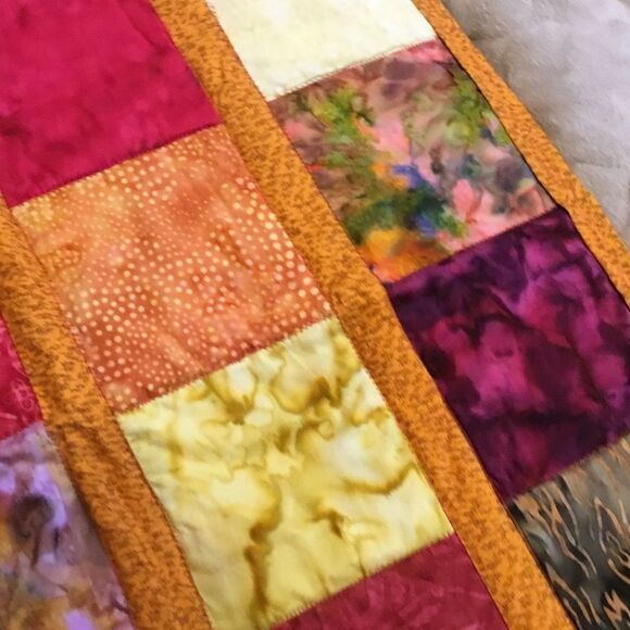NWT Hand Crafted and Quilted Autumn Colors Runner - Picture 3 of 11